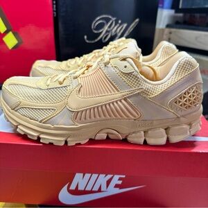 Nike Beige Sneakers